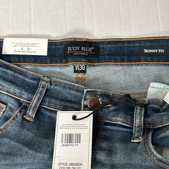 Judy Blue size 11 with patches behind distressingNWT - Picture 5 of 10